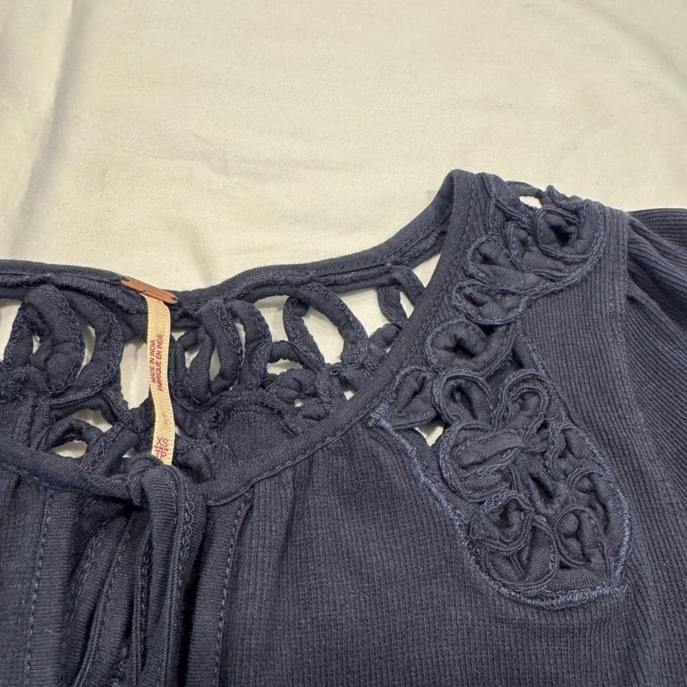 Free People Crochet Lace Neckline Ribbed Tie Front Top XS Navy Blue Excellent